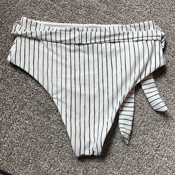 Vitamin A Lola Bottom - Picture 4 of 4